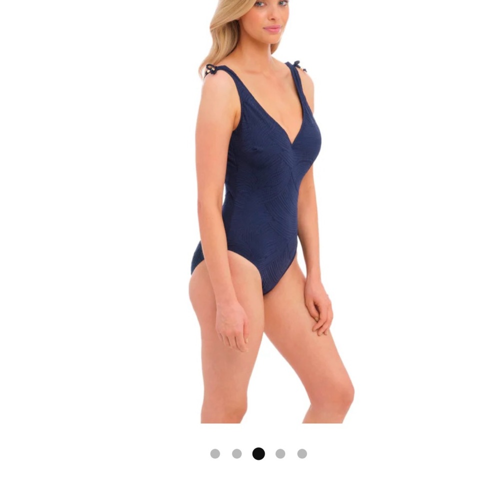 Swimsuit - Picture 2 of 8